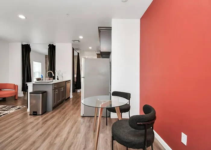 Serenity Studios - Museum District & Med Center