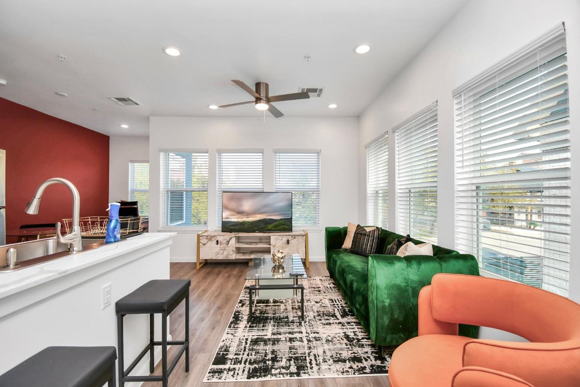 Serenity - Museum District & Med Center Apartment *